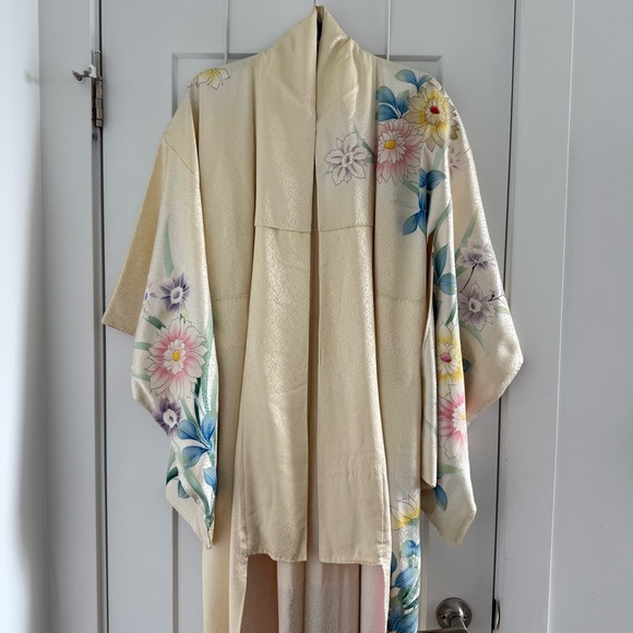 Vintage yellow Japanese silk kimono haori robe jacket with hand painted flowers - Picture 2 of 8